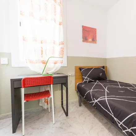 Rent this 4 bed room on Carrer de Vistalegre in 6, 08001 Barcelona