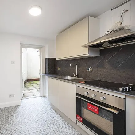 Rent this studio apartment on King's Cross Road in London, WC1X 9DU