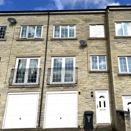 Rent this 3 bed townhouse on Carrholme Court in Skircoat Green, HX1 3PJ