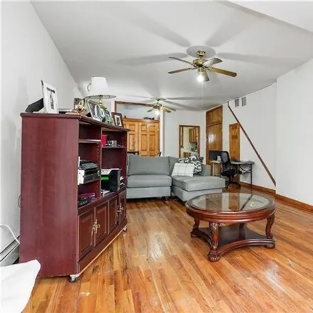 Image 2 - 360 East 9th Street, New York, NY 11218, USA - House for sale