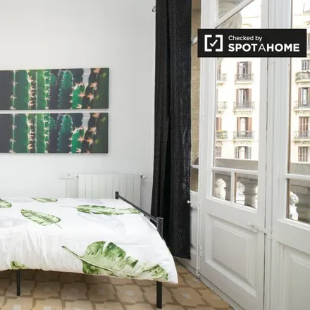 Rent this 5 bed room on Carrer de Nàpols in 137, 08013 Barcelona