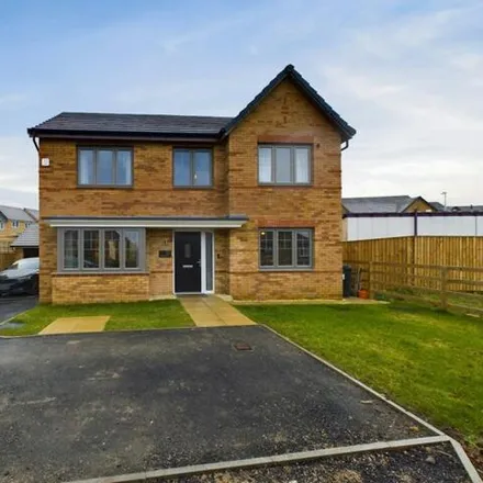 Buy this 4 bed house on Lapwing Close in Milnsbridge, HD4 5FF