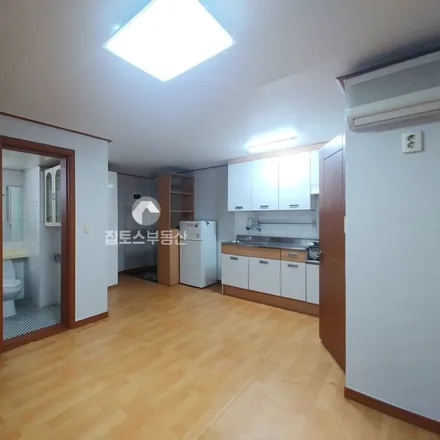 Rent this studio apartment on 서울특별시 강남구 대치동 905-13