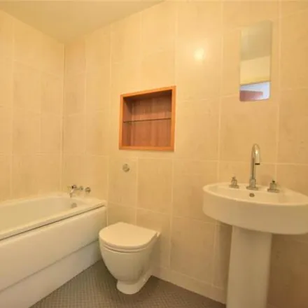 Image 7 - Cameronian Square, Worsdell Drive, Gateshead, NE8 2DB, United Kingdom - Room for rent