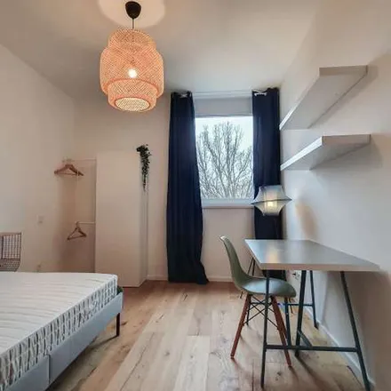 Rent this 4 bed apartment on Ökomarkt Leopoldplatz in Leopoldplatz, 13353 Berlin