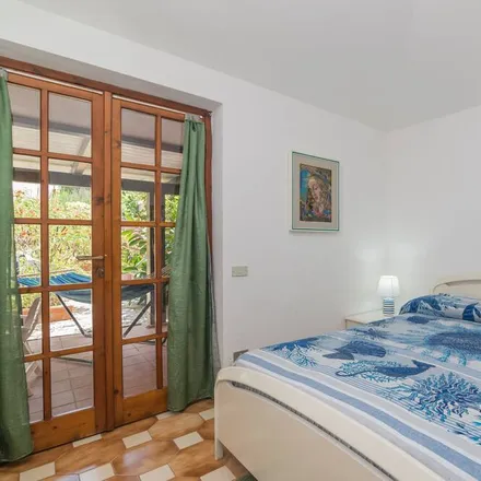 Rent this 3 bed house on Comune di Santa Teresa Gallura in Piazza Villamarina, 07028 Lungòni/Santa Teresa Gallura SS