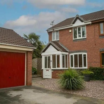 Buy this 3 bed duplex on Bradgreen Road in Worsley, M30 8BZ