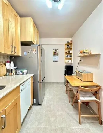 Image 3 - 3060 Ocean Avenue, New York, NY 11235, USA - Apartment for sale