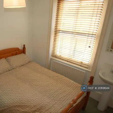 Image 5 - 377 Kennington Lane, London, SE11 5QY, United Kingdom - Apartment for rent