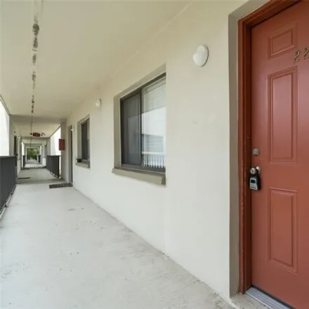 Image 2 - 3373 Fox Chase Circle North, Palm Harbor, FL 34683, USA - Condo for rent