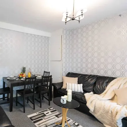 Rent this 3 bed apartment on London in N4 2TT, United Kingdom