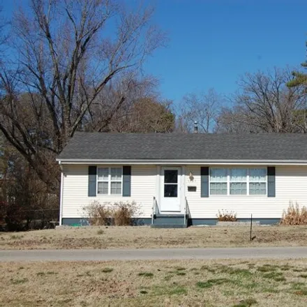 Buy this 3 bed house on 1325 Pershing Street in Poplar Bluff, MO 63901