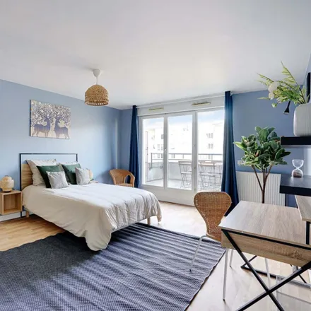 Rent this 4 bed room on 16bis Boulevard Chastenet de Géry in 94270 Le Kremlin-Bicêtre, France