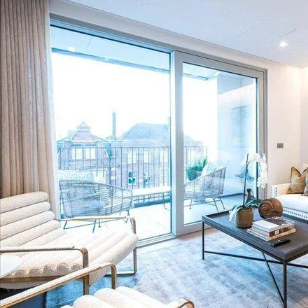 Rent this 2 bed apartment on 372 Edgware Road in London, W2 1EB