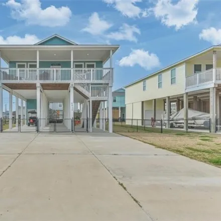 Buy this 3 bed house on 4022 Fort Bend Drive in Galveston, TX 77554