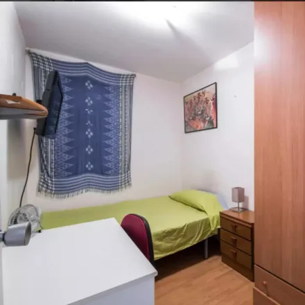 Rent this 4 bed room on Carrer de la Indústria in 82, 08037 Barcelona
