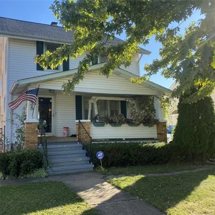 Buy this 4 bed house on 2438 East 30th Street in Lorain, OH 44055