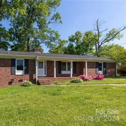 Buy this 3 bed house on 701 Nottingham Drive in Glenwood, Lexington