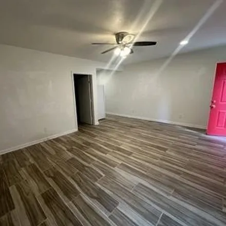 Image 5 - 870 Woodrow Street, Houston, TX 77006, USA - Apartment for rent