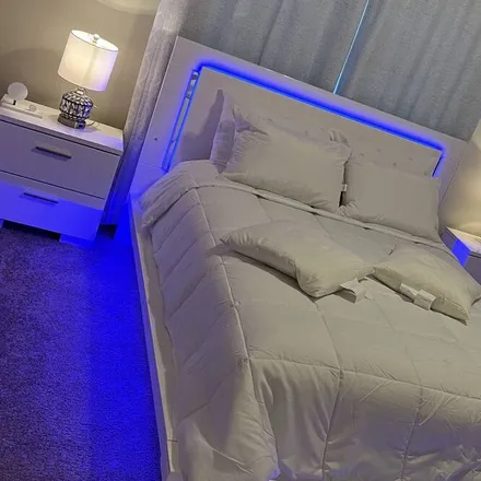 Rent this 3 bed condo on Beaverton