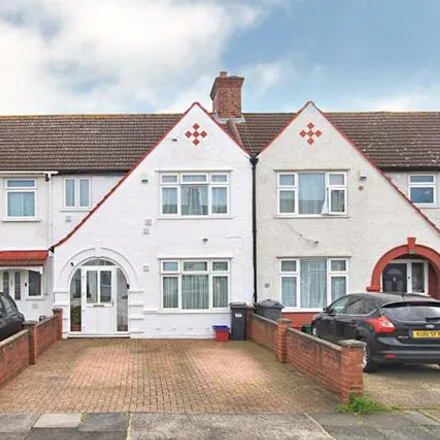 Buy this 3 bed townhouse on Clevedon Gardens in London, TW5 9TS