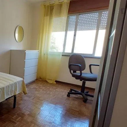 Rent this 3 bed room on Calçada do Bicheiro in 2800-691 Almada, Portugal