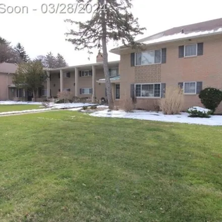 Buy this 2 bed condo on 29 Manor Way in Rochester Hills, MI 48309