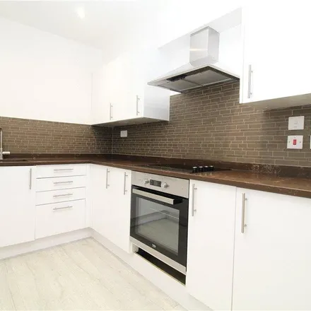 Rent this 2 bed apartment on Therapia Lane / Croydon Cemetery in Mitcham Road, London