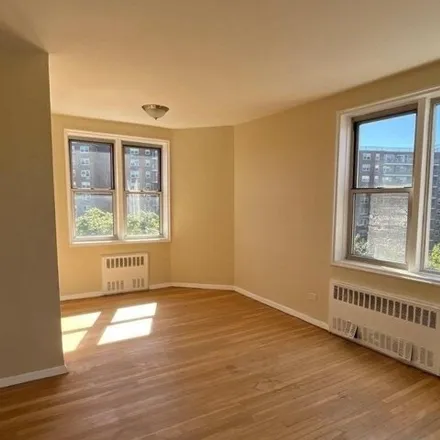 Image 4 - 3500 Riverdale Avenue, New York, NY 10463, USA - Apartment for sale