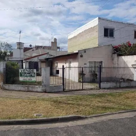 Buy this 3 bed house on Albeniz in Partido de Hurlingham, B1686 IRT William C. Morris