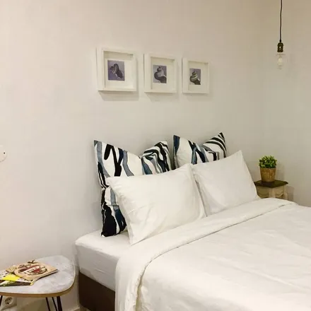 Rent this studio apartment on Lisbon