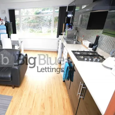 Image 4 - The Poplars, Leeds, LS6 2AT, United Kingdom - Townhouse for rent