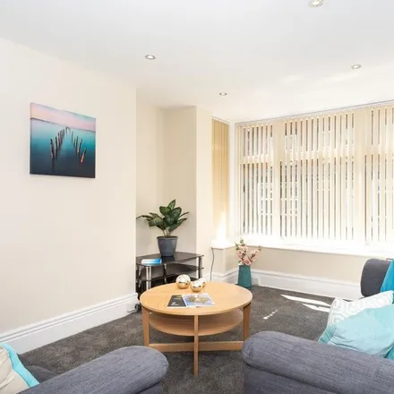 Rent this 1 bed room on 2-30 Winston Gardens in Leeds, LS6 3JZ