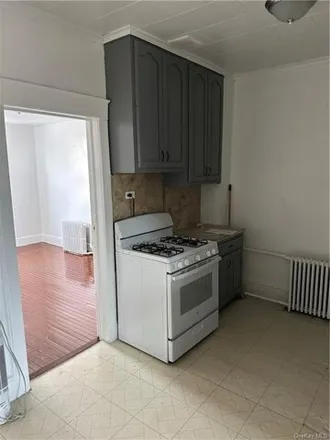 Image 4 - 3054 Fenton Avenue, New York, NY 10469, USA - House for rent