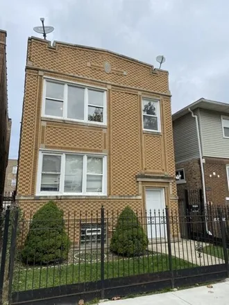 Rent this 1 bed apartment on 4250 W Haddon Ave Unit Ch2 in Chicago, Illinois