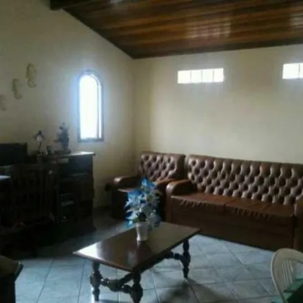 Buy this 3 bed house on Salão do Reino das Testemunhas de Jeová in Rua Presidente Augusto Tasso Fragoso 153, Parque São Vicente