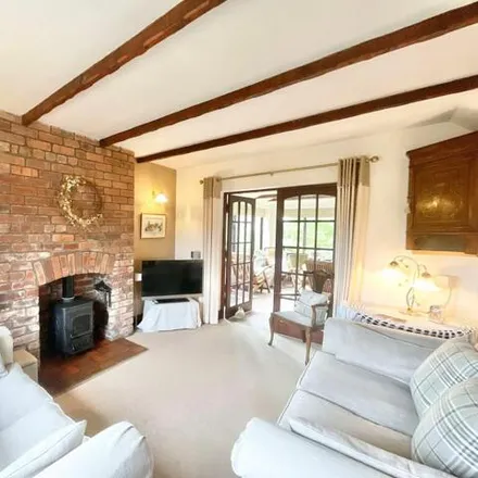 Image 3 - Englesea Brook Lane, Newcastle-under-Lyme, CW2 5QW, United Kingdom - Townhouse for sale