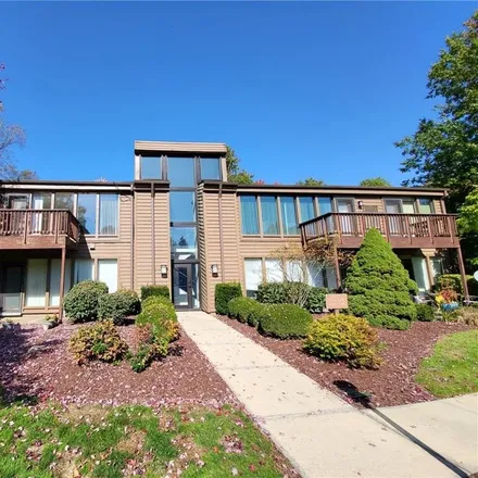 Buy this 2 bed condo on 985 Canyon View Road in Sagamore Hills Township, OH 44067