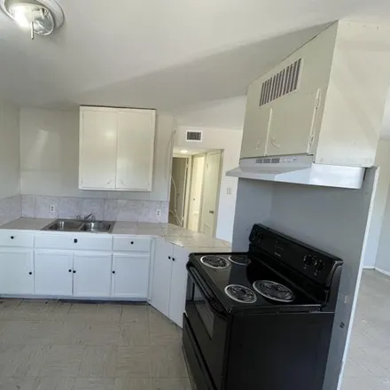Image 5 - 4167 Cedar Avenue, Laredo, TX 78041, USA - Apartment for rent
