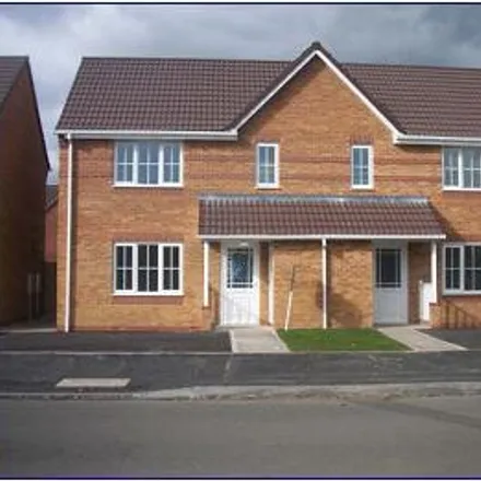 Rent this 3 bed duplex on Hobart Road in Tipton, DY4 9LZ