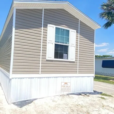 Buy this studio apartment on 477 Suwanee Drive in Lee County, FL 33917