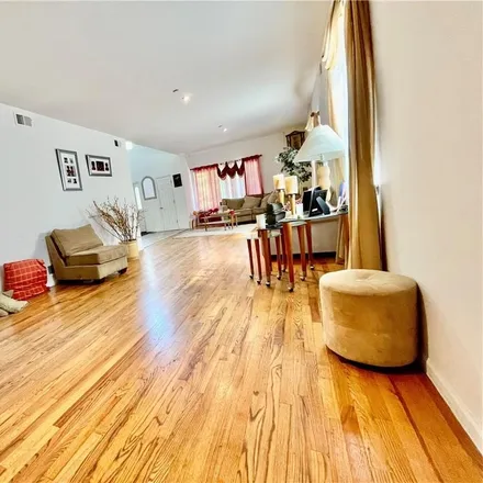 Image 2 - 60 Avon Place, New York, NY 10301, USA - Townhouse for sale
