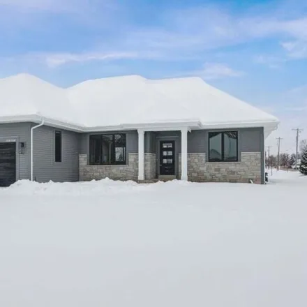 Image 1 - N23W25180 Bluemound Road, City of Pewaukee, WI 53072, USA - House for sale