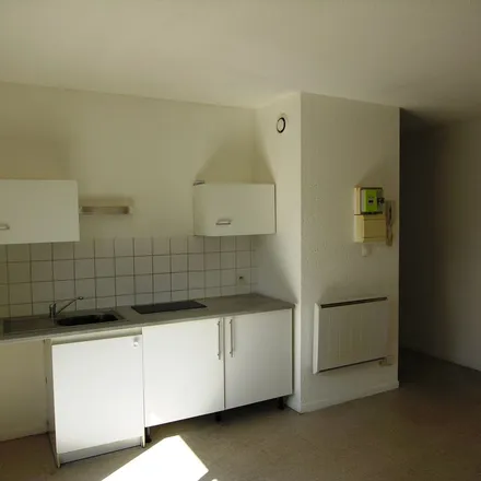 Image 5 - 15 Rue du 8 Mai, 78970 Mézières-sur-Seine, France - Apartment for rent