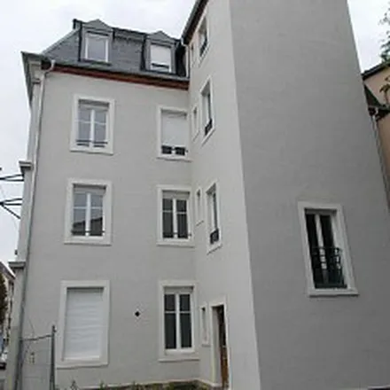 Image 3 - 2 Place de la Réunion, 68100 Mulhouse, France - Apartment for rent