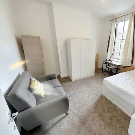 Rent this 5 bed apartment on 47 Lime Grove in London, W12 8EE
