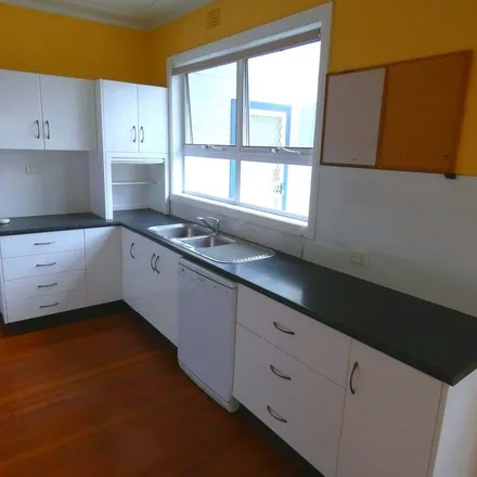 Rent this 3 bed apartment on 91 Kentucky Street in South Hill NSW 2350, Australia