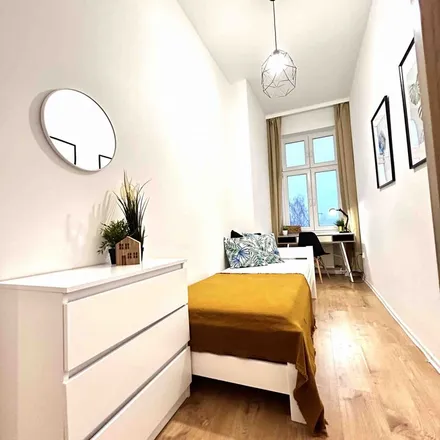Rent this 7 bed apartment on Aleja Grunwaldzka 136 in 80-264 Gdańsk, Poland