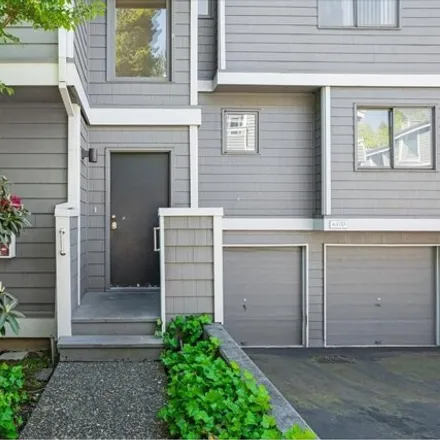Buy this 2 bed house on 635 Southeast Marion Street in Portland, OR 97202
