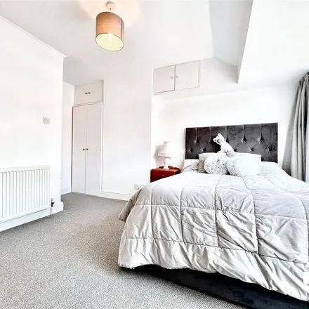 Image 4 - Midfield Avenue, London, DA7 6LX, United Kingdom - Duplex for rent